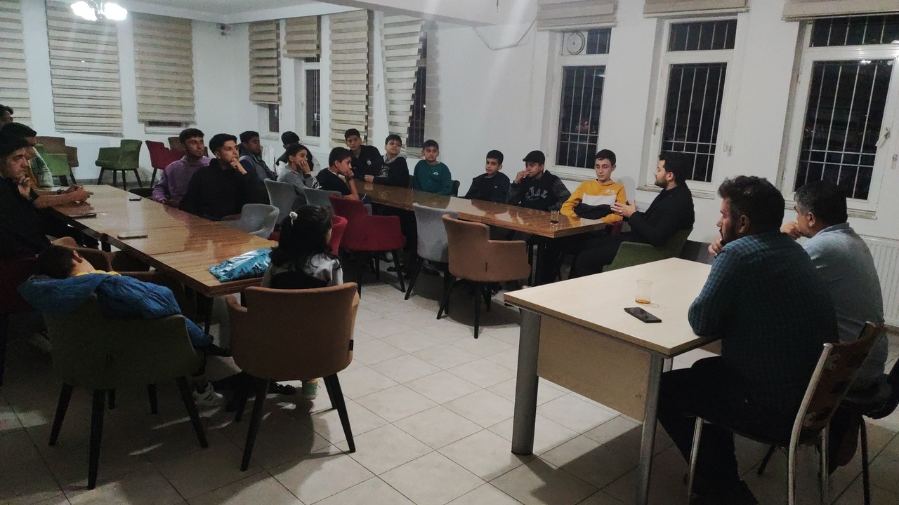 ERKEK ÖĞRENCİLERLE HASBİHAL
