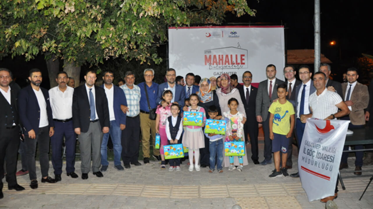 SURİYELİ  VE TÜRK AİLELER MAHALLE BULUŞMALARINDA BİRARAYA GELDİ